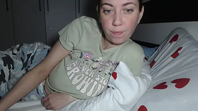 petite danielle online show from May 22, 2026, 10:41 pm