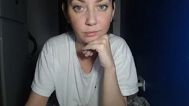 Snapshot of petite_danielle chatting on July 15, 2026, 2:51 am petite danielle online show from July 15, 2026, 2:51 am