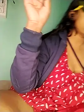 Snapshot of mimi87hoty chatting on January 5, 2026, 5:38 pm mimi87hoty online show from January 5, 2026, 5:38 pm