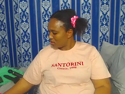 JUICEYLIPS333 online show from November 3, 2025, 12:20 pm