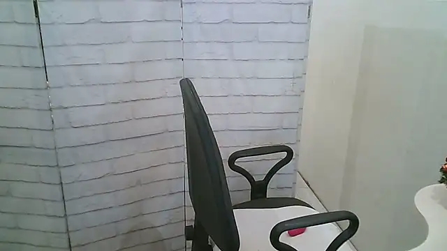 Helen xi  online show from January 12, 2026, 5:20 pm