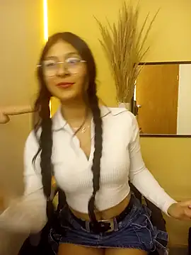 BrendaRojas  online show from March 13, 2026, 7:41 pm