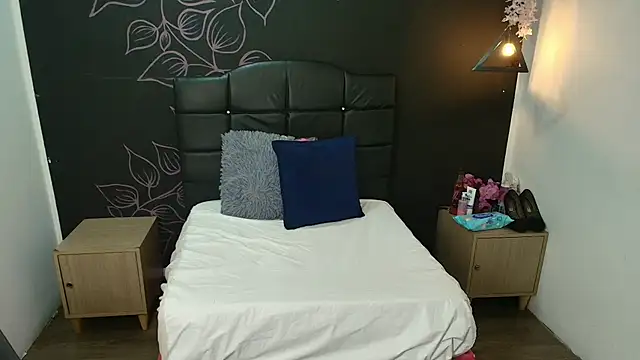 LiaMonroee  online show from January 11, 2026, 12:01 pm