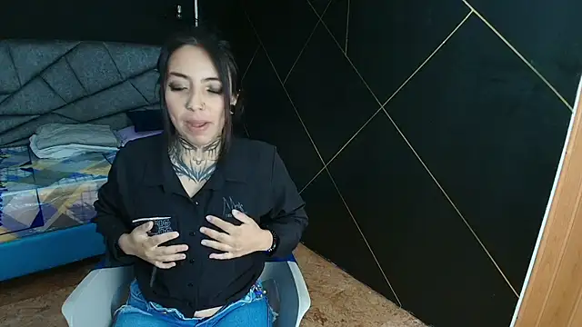 LiaMonroee  online show from November 5, 2025, 12:41 pm