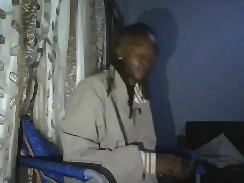 Snapshot of Nykho17 chatting on October 19, 2025, 6:10 pm Nykho17 online show from October 19, 2025, 6:10 pm