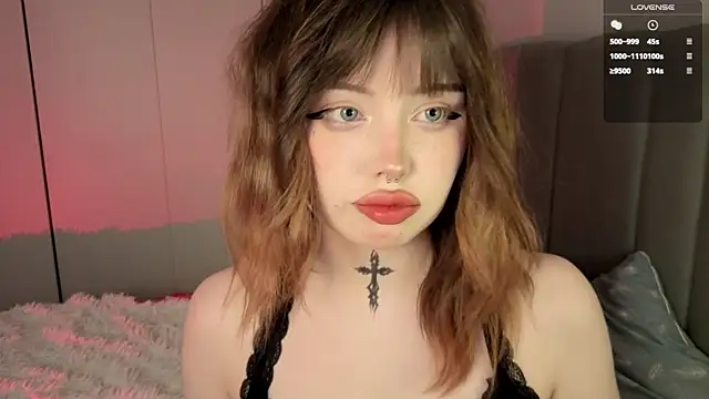 Snapshot of RileyVice chatting on January 6, 2026, 8:29 am RileyVice online show from January 6, 2026, 8:29 am