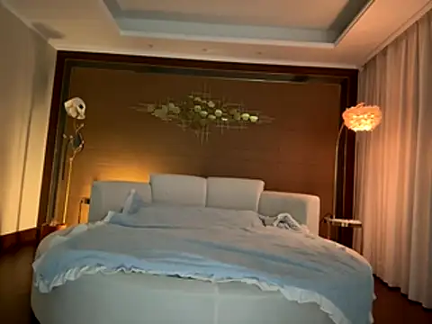 yuer2563 online show from November 1, 2025, 2:55 pm