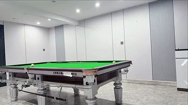 yuer2563 online show from December 18, 2025, 1:59 pm