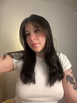 NicoleLeinn online show from October 25, 2025, 8:42 pm