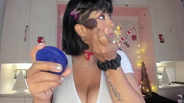 VickyRuiz  online show from December 20, 2025, 12:41 pm