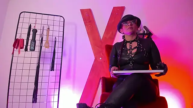 Snapshot of Miss_Mirandaa chatting on November 22, 2025, 2:16 pm Miss Mirandaa online show from November 22, 2025, 2:16 pm