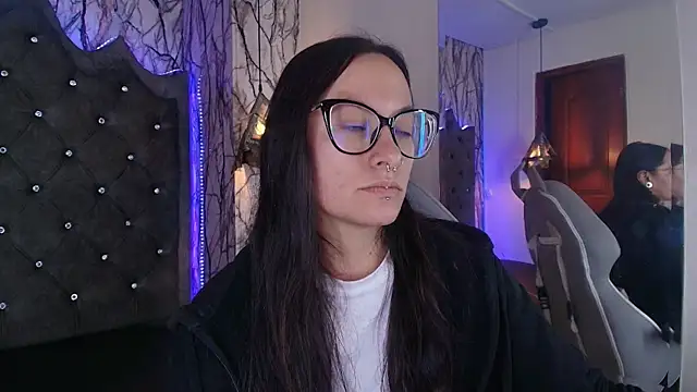 Snapshot of Zami_Escobar_of chatting on November 13, 2025, 6:45 pm Zami Escobar of online show from November 13, 2025, 6:45 pm