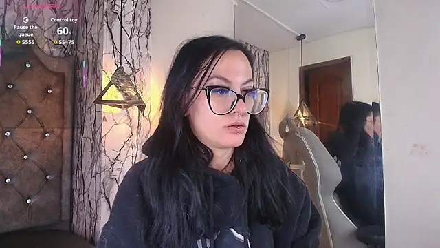 Snapshot of Zami_Escobar_of chatting on November 23, 2025, 6:29 pm Zami Escobar of online show from November 23, 2025, 6:29 pm