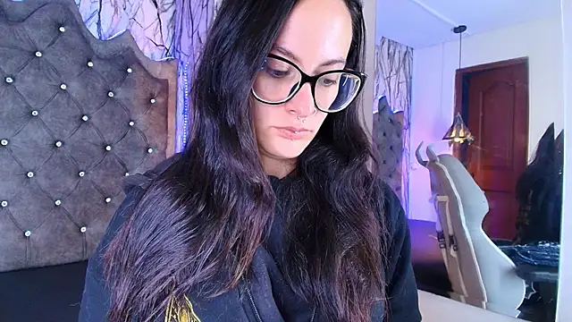 Snapshot of Zami_Escobar_of chatting on November 15, 2025, 6:56 pm Zami Escobar of online show from November 15, 2025, 6:56 pm