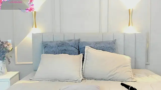 victoria bourne online show from November 5, 2025, 7:06 pm