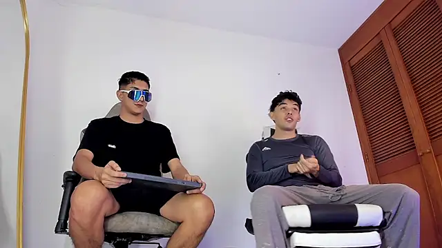 sotooliver3 online show from February 8, 2026, 7:33 pm