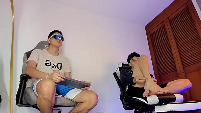 sotooliver3 online show from December 1, 2025, 9:15 pm