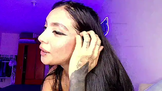 mia yireth online show from May 27, 2026, 1:57 am