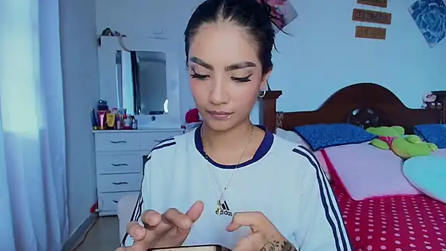 Snapshot of mia_yireth chatting on October 31, 2025, 5:20 pm mia yireth online show from October 31, 2025, 5:20 pm