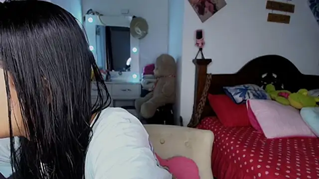 Snapshot of mia_yireth chatting on October 25, 2025, 12:54 am mia yireth online show from October 25, 2025, 12:54 am