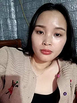 Lili lovely online show from December 3, 2025, 2:56 am