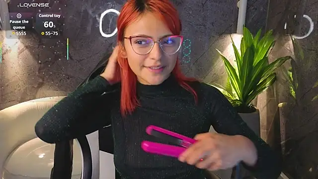 Snapshot of Mary_Luxx_TP chatting on September 17, 2025, 3:19 am Mary Luxx TP online show from September 17, 2025, 3:19 am