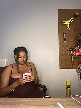 Snapshot of princesslivv chatting on June 14, 2026, 9:05 pm princesslivv online show from June 14, 2026, 9:05 pm