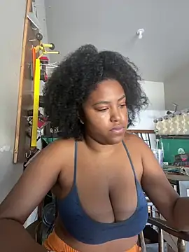 Snapshot of princesslivv chatting on July 27, 2026, 10:17 pm princesslivv online show from July 27, 2026, 10:17 pm