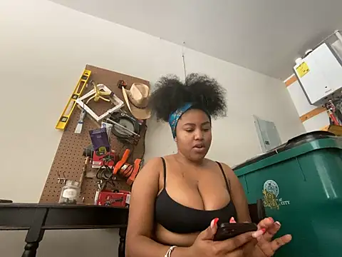 princesslivv online show from April 11, 2026, 7:17 pm