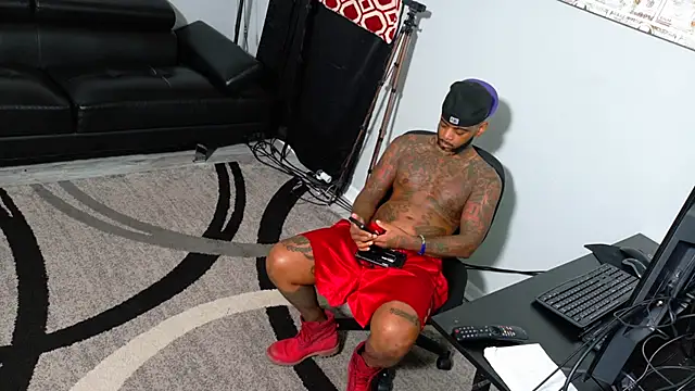 SLANGONDEMHOES online show from November 1, 2025, 8:36 pm