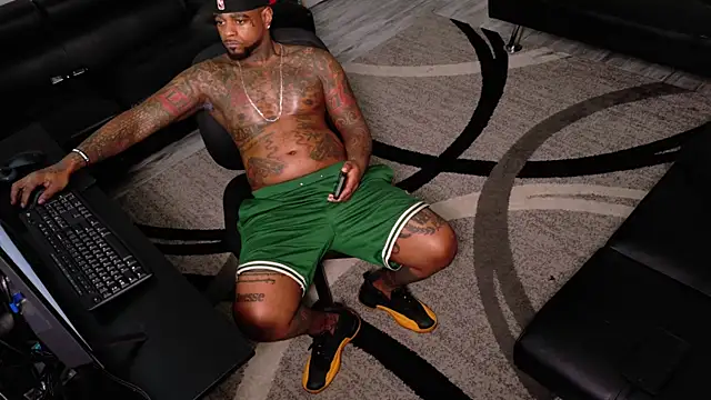 SLANGONDEMHOES online show from March 18, 2026, 6:09 pm