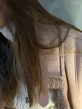 Snapshot of Hinne07 chatting on December 16, 2025, 7:34 am Hinne07 online show from December 16, 2025, 7:34 am