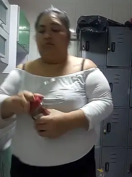 curvy diva  online show from December 19, 2025, 10:28 am