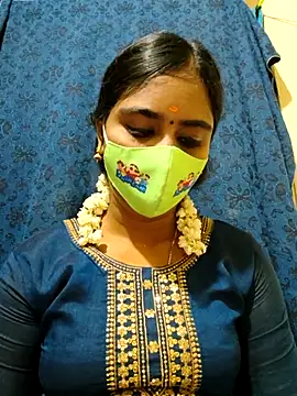 Snapshot of mini-queen chatting on November 15, 2025, 6:28 am mini-queen online show from November 15, 2025, 6:28 am