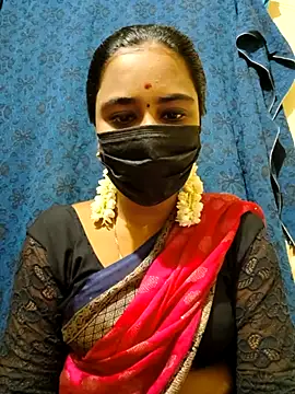 Snapshot of mini-queen chatting on November 6, 2025, 7:45 am mini-queen online show from November 6, 2025, 7:45 am