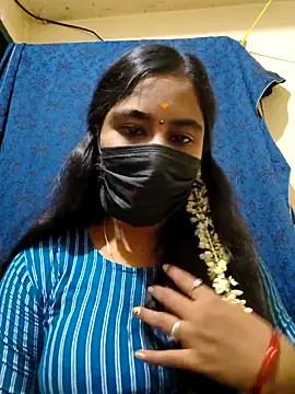 Snapshot of mini-queen chatting on December 18, 2025, 7:35 am mini-queen online show from December 18, 2025, 7:35 am