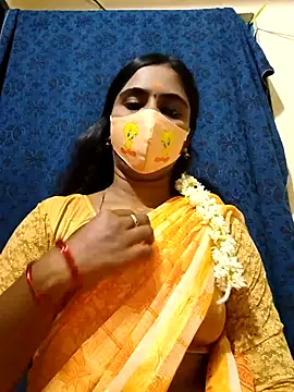 Snapshot of mini-queen chatting on November 14, 2025, 3:37 pm mini-queen online show from November 14, 2025, 3:37 pm