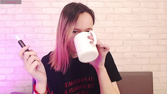 Ericha Stone online show from April 19, 2026, 1:17 am