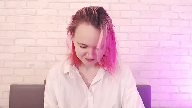 Ericha Stone online show from December 17, 2025, 1:32 am