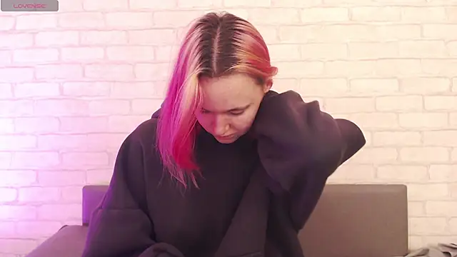 Ericha Stone online show from November 10, 2025, 2:16 am