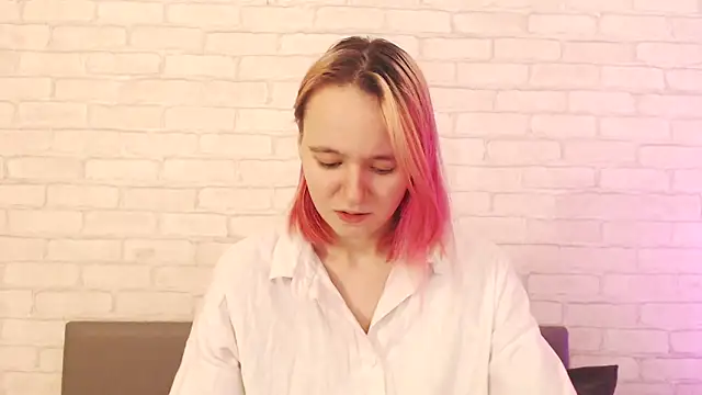 Ericha Stone online show from November 30, 2025, 2:12 am