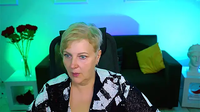 Snapshot of MaryMogan chatting on October 9, 2025, 8:15 am MaryMogan online show from October 9, 2025, 8:15 am