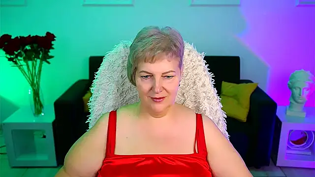 Snapshot of MaryMogan chatting on November 18, 2025, 5:00 am MaryMogan online show from November 18, 2025, 5:00 am