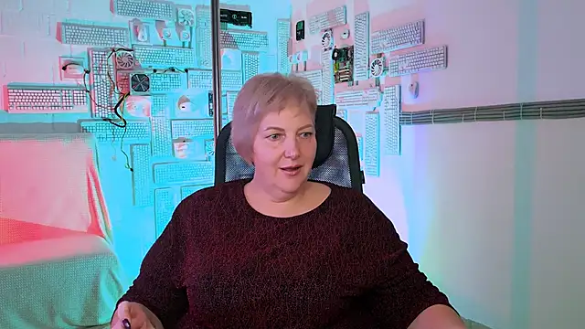 Snapshot of MaryMogan chatting on November 26, 2025, 3:01 pm MaryMogan online show from November 26, 2025, 3:01 pm