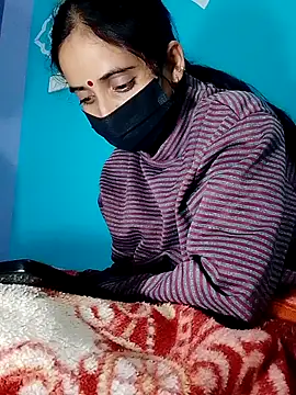 Snapshot of Pahadi_couple chatting on November 4, 2025, 6:11 pm Pahadi couple online show from November 4, 2025, 6:11 pm