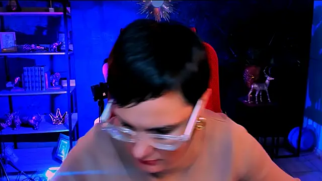 LauraDavidsons online show from December 3, 2025, 4:28 pm