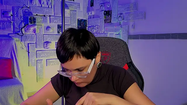 LauraDavidsons online show from October 1, 2025, 4:44 pm