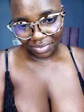 Snapshot of TheSpiceyQueen chatting on November 24, 2025, 10:26 am TheSpiceyQueen online show from November 24, 2025, 10:26 am