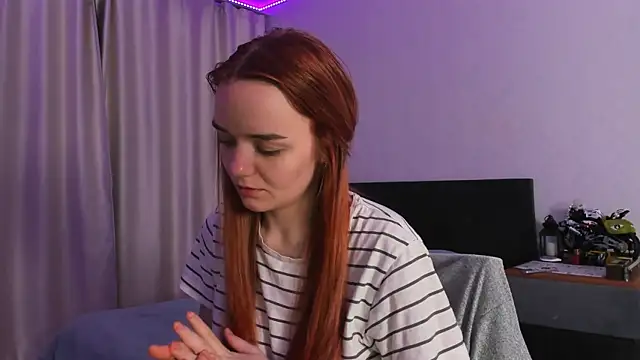 Snapshot of JanetShy chatting on October 28, 2025, 7:07 am JanetShy online show from October 28, 2025, 7:07 am