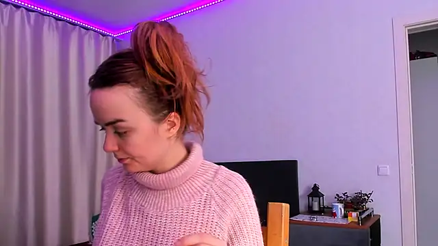 Snapshot of JanetShy chatting on December 3, 2025, 7:08 am JanetShy online show from December 3, 2025, 7:08 am